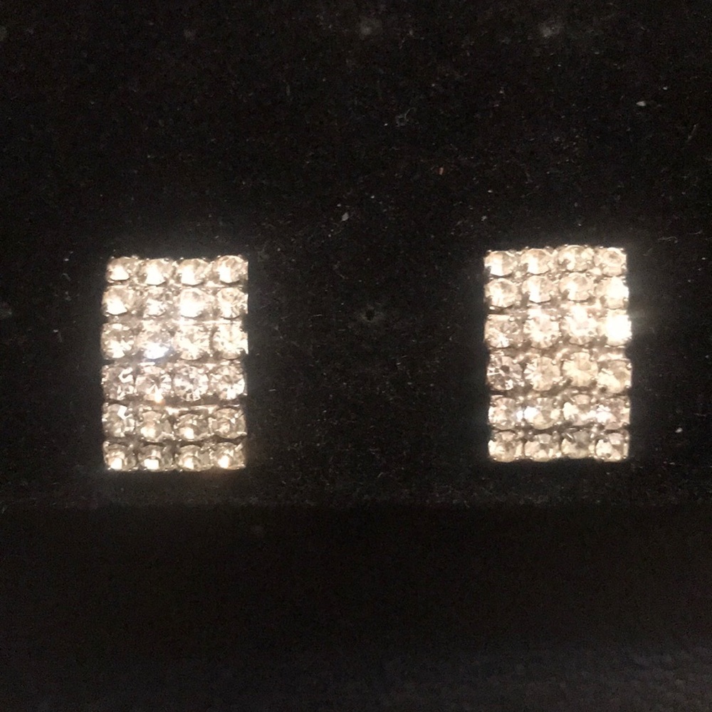 Vintage Clear Rhinestone earrings ..